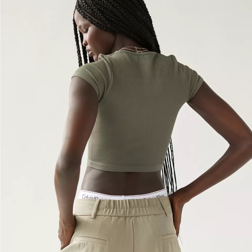 NWT Out From Under Everyday Seamless Ribbed Tee Urban Outfitters - Picture 2 of 7
